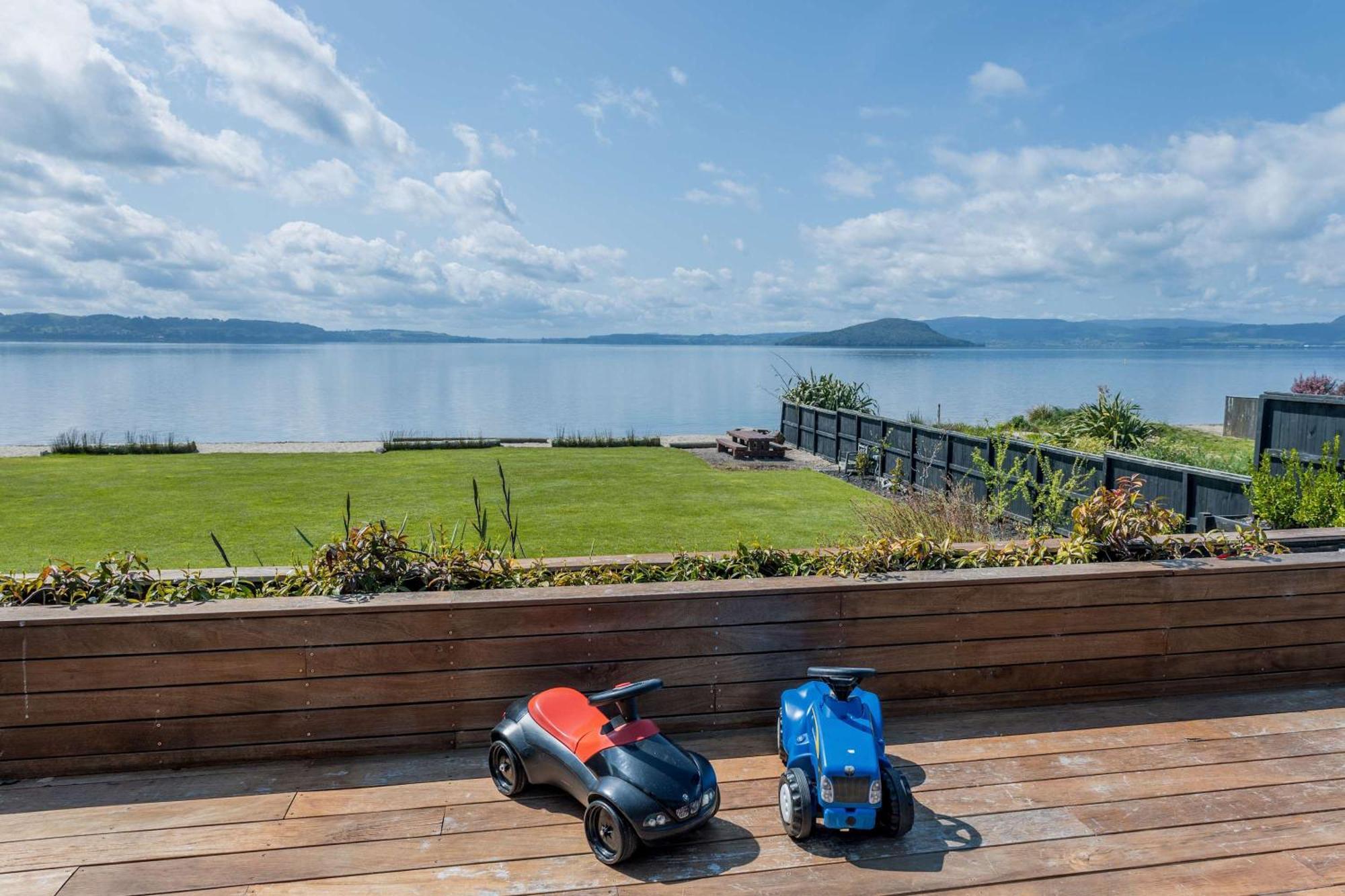 Jandals & Joy Lakefront Retreat Rotorua Exterior foto